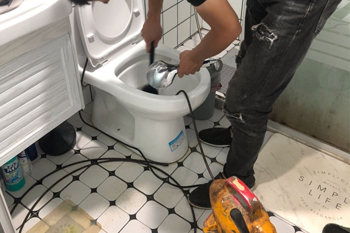 辉南马桶堵塞自己疏通还是找师傅？专业上门服务让你省时更省心