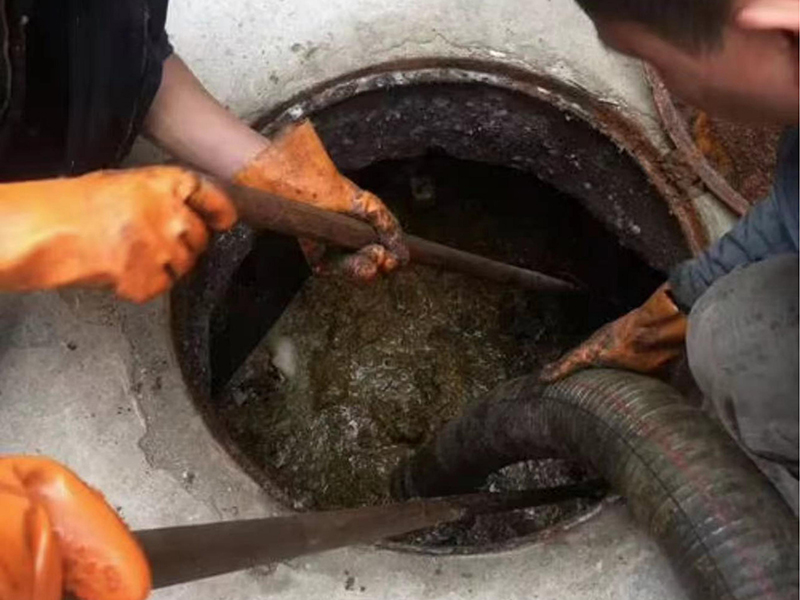 辉南清理化粪池时如何避免沼气的危害？